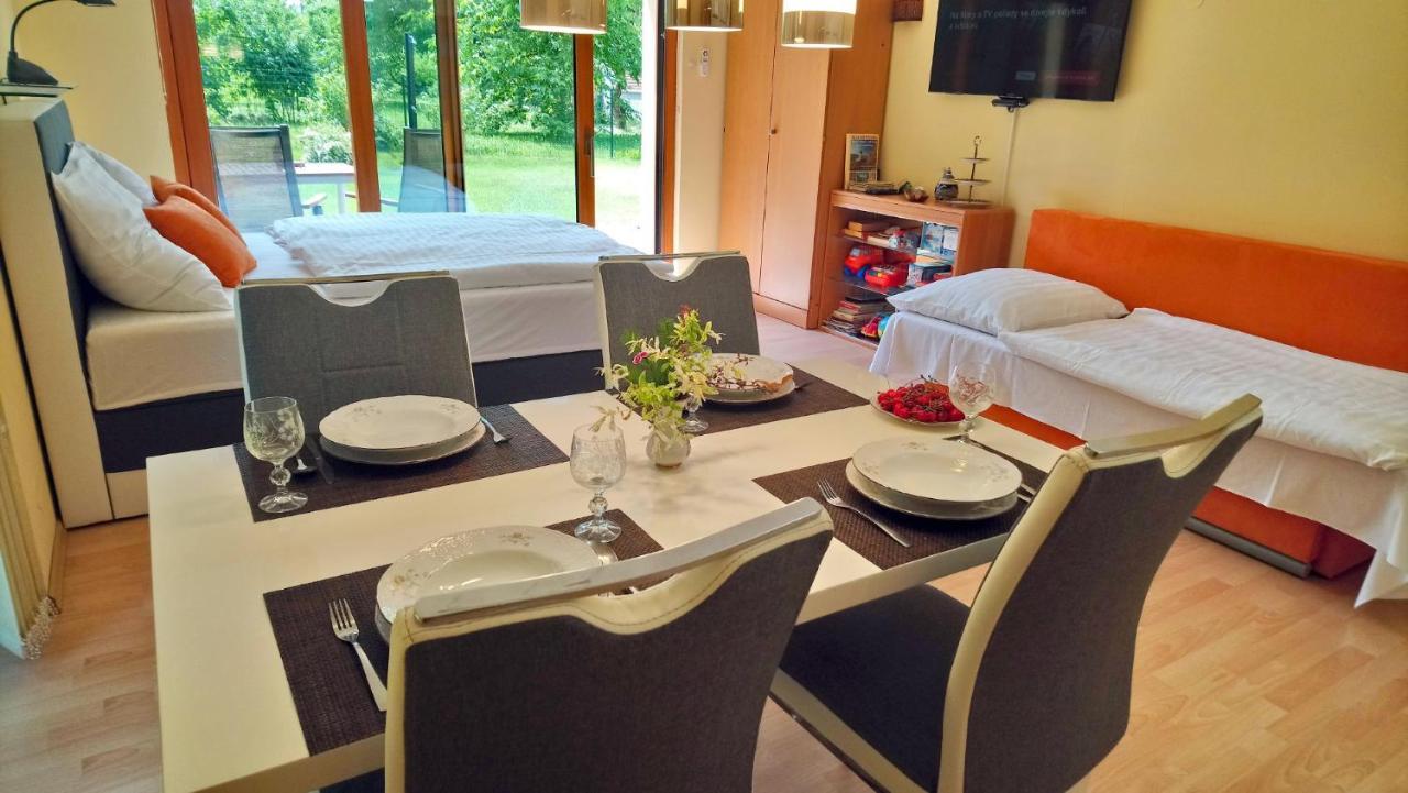 Lovely Apartment, Garden, Parking, Wifi, Netflix Πράγα Εξωτερικό φωτογραφία